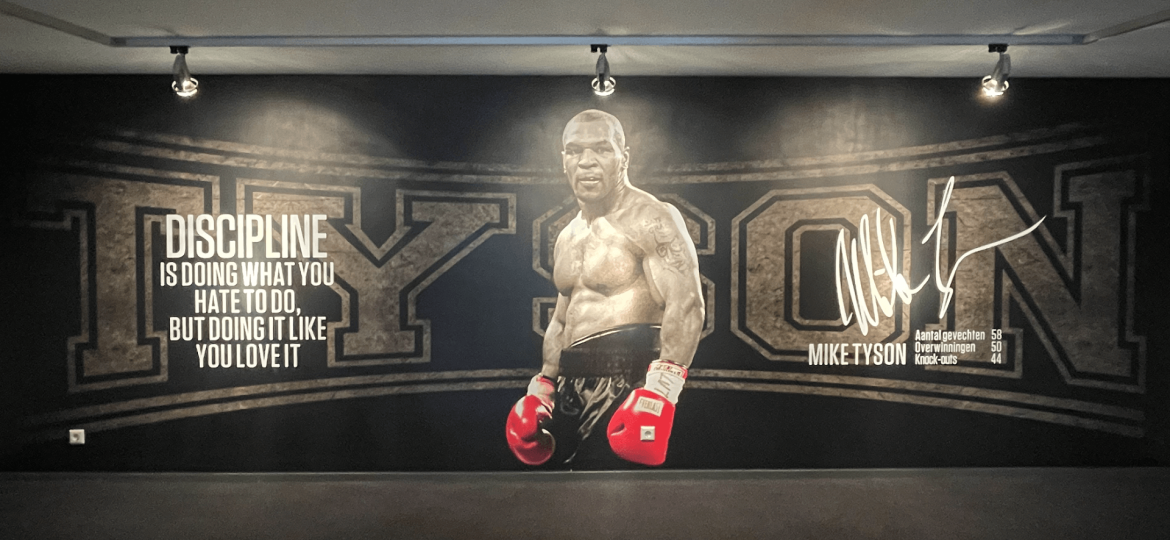 Mike Tyson visual bij nieuwe sportschool Train2Inspire